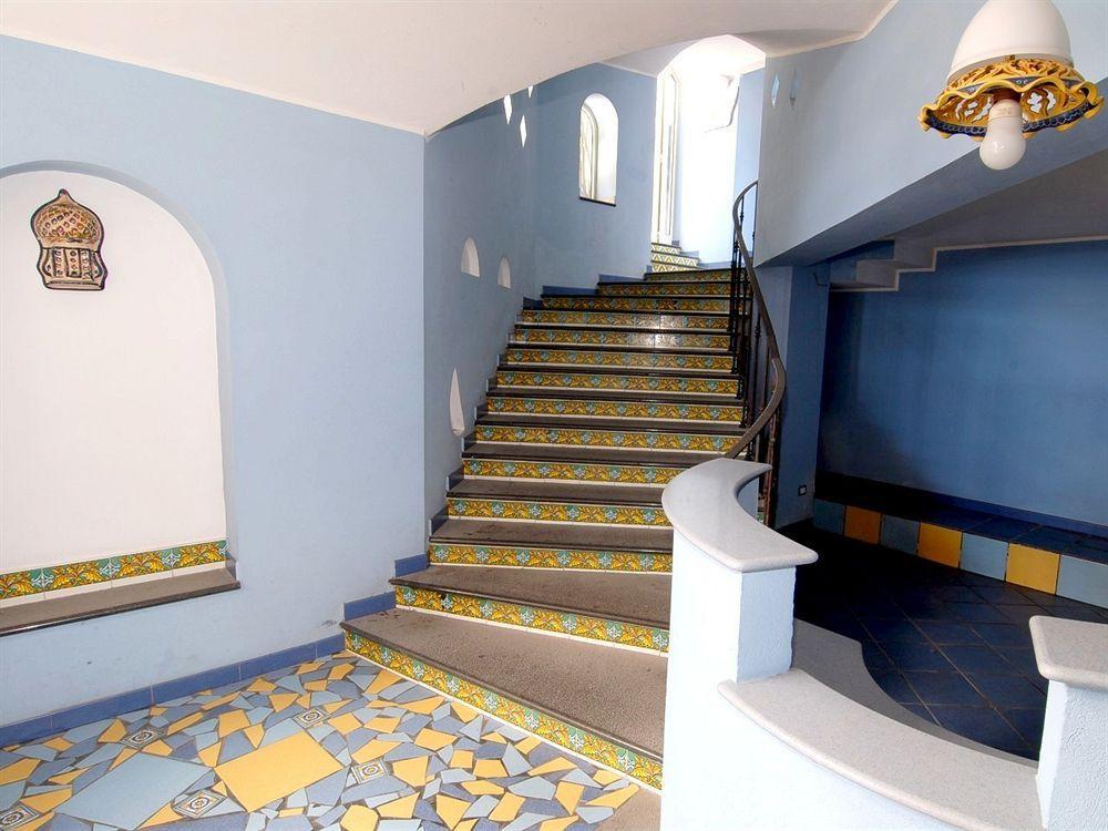 Oasi Azzurra Aparthotel Месина Екстериор снимка