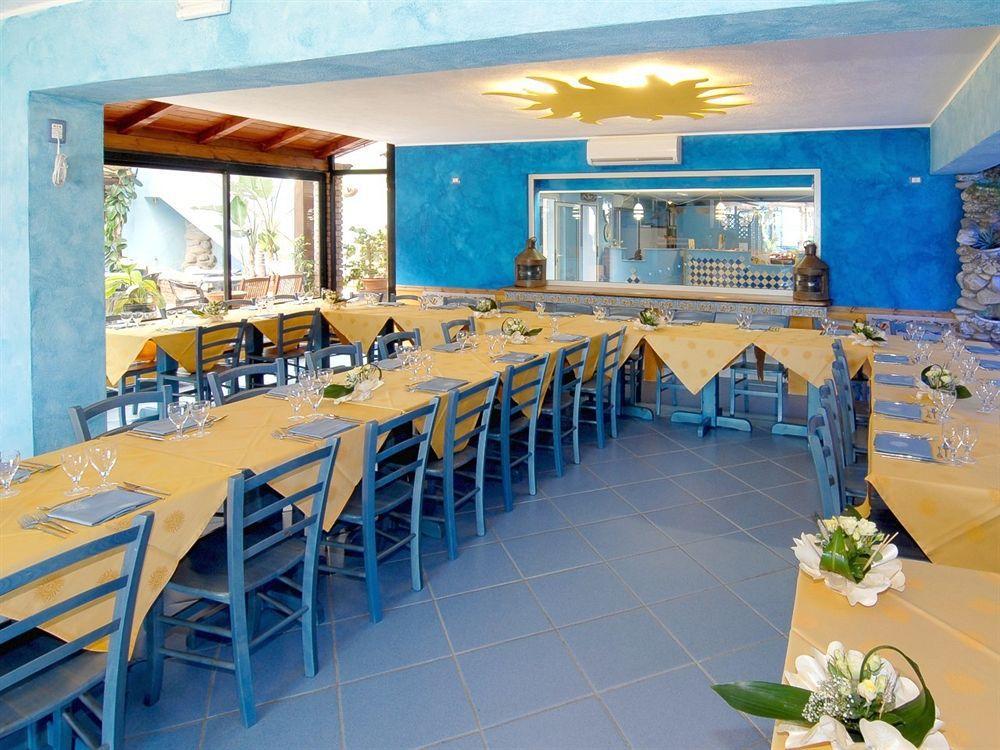 Oasi Azzurra Aparthotel Месина Екстериор снимка