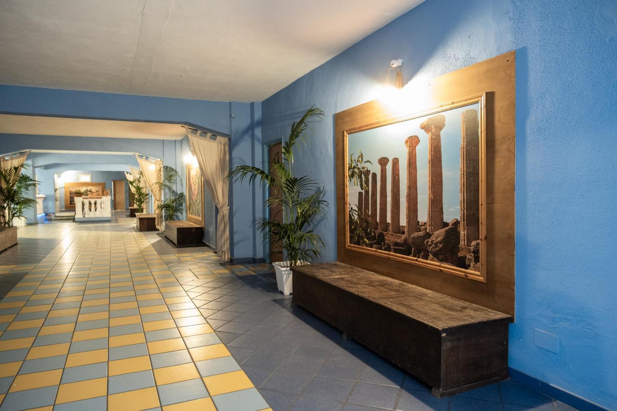 Oasi Azzurra Aparthotel Месина Екстериор снимка