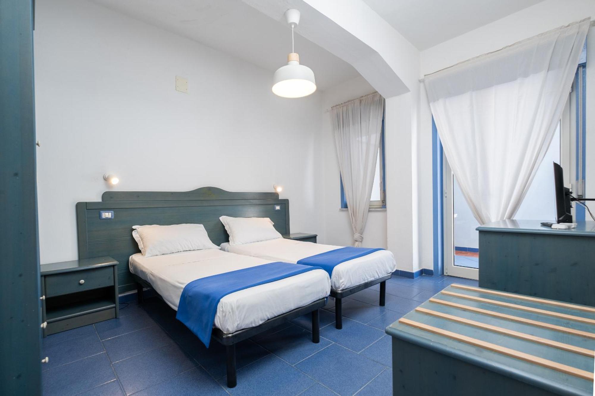 Oasi Azzurra Aparthotel Месина Екстериор снимка