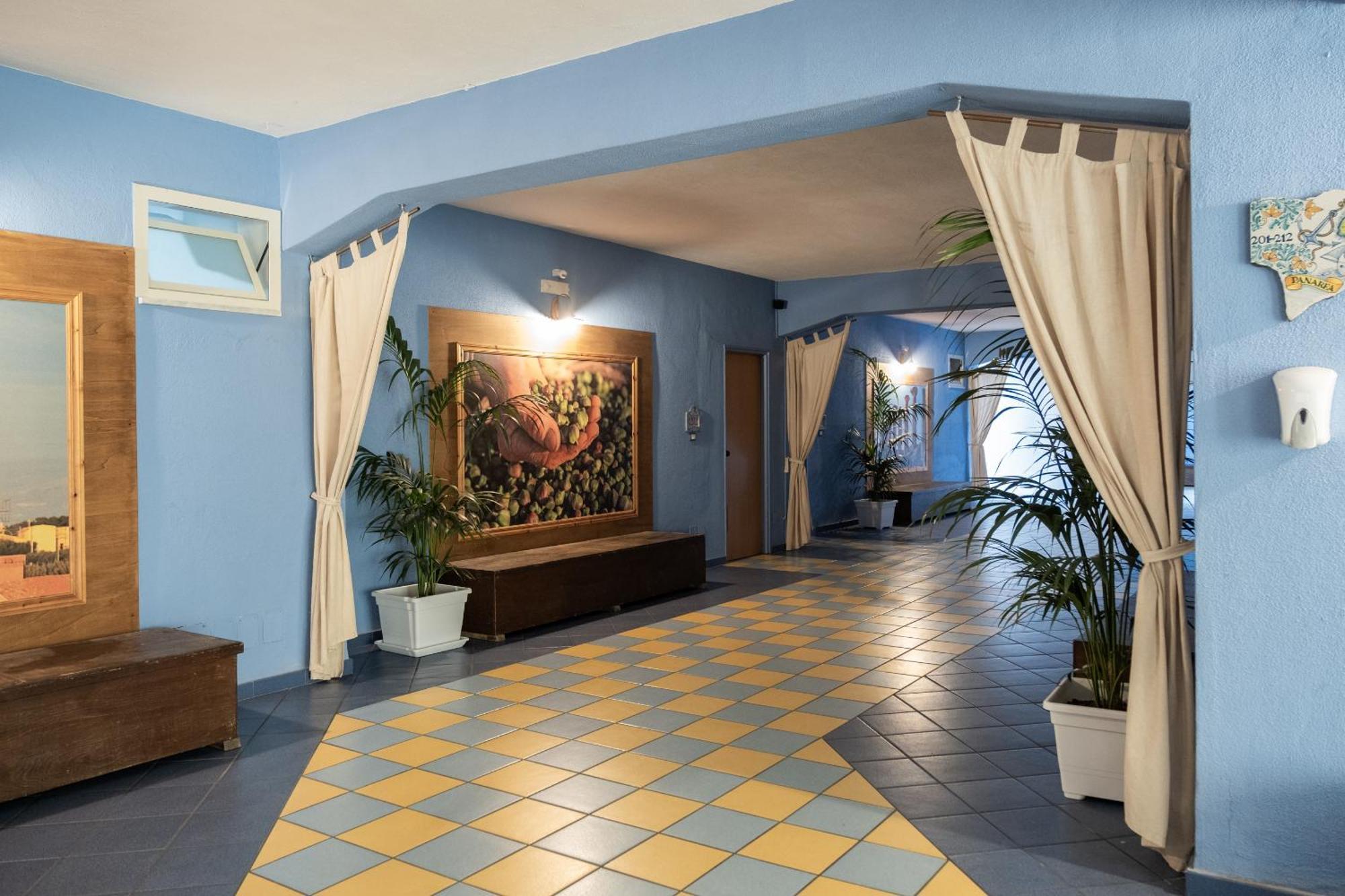 Oasi Azzurra Aparthotel Месина Екстериор снимка