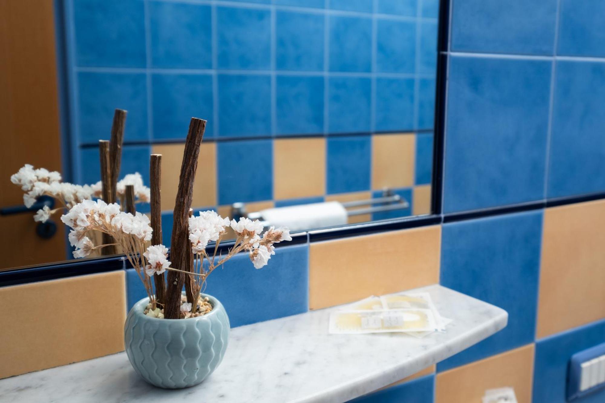 Oasi Azzurra Aparthotel Месина Екстериор снимка
