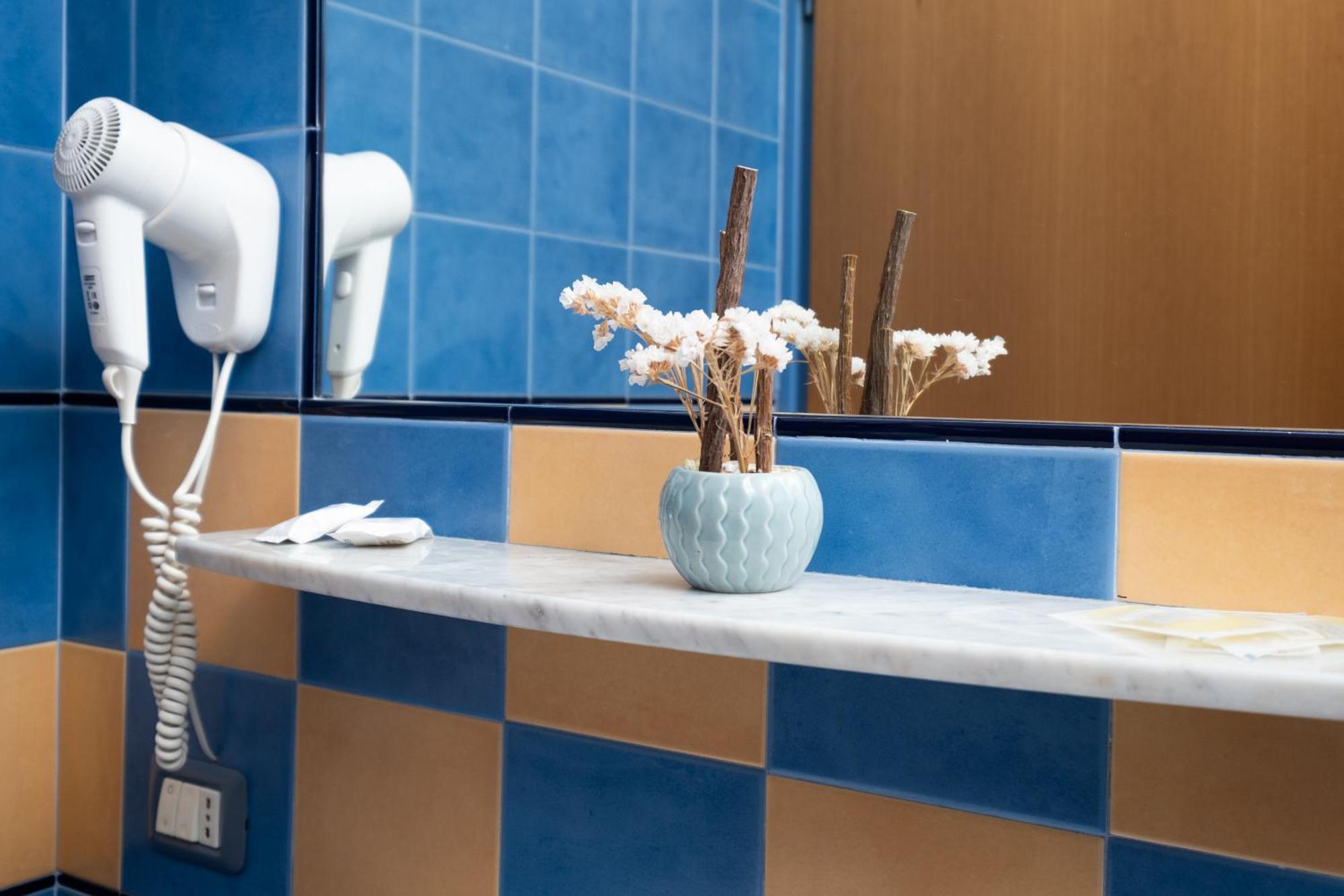 Oasi Azzurra Aparthotel Месина Екстериор снимка