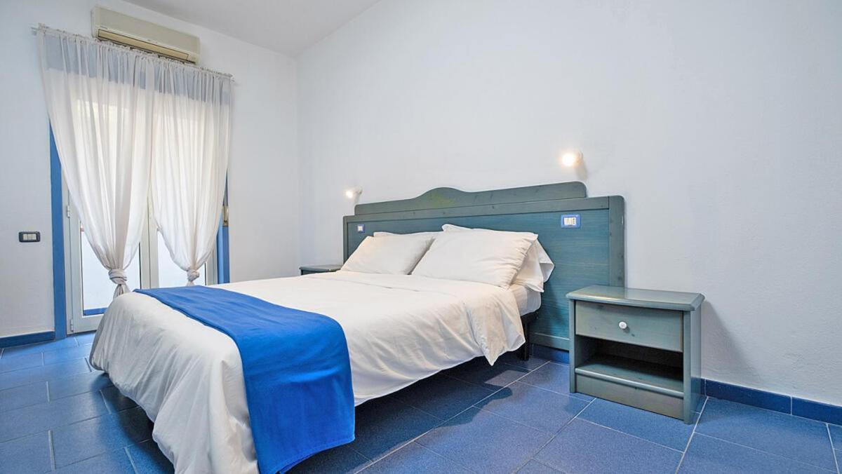 Oasi Azzurra Aparthotel Месина Екстериор снимка